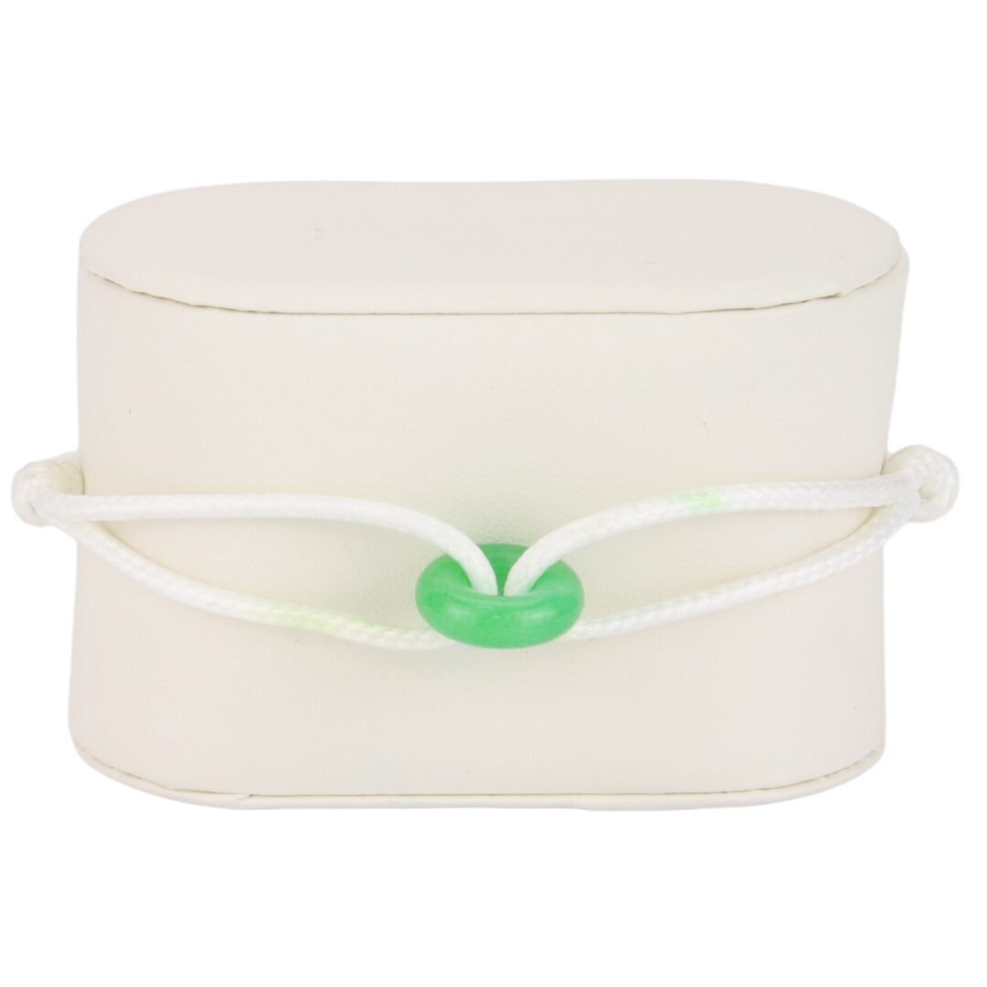 Bracelet Cordon Blanc avec Perle Verte Éclatante